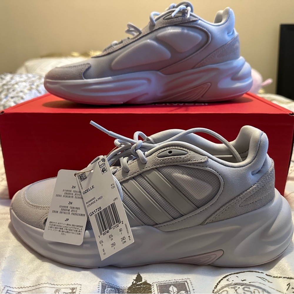Women's Ozelle Sneaker NWT